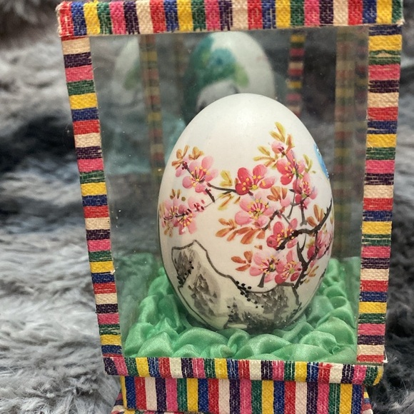 Vintage Oriental Hand-Painted Eggs In Display Cases - Picture 8 of 16